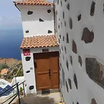 Historica Casa De La Oje Agulo